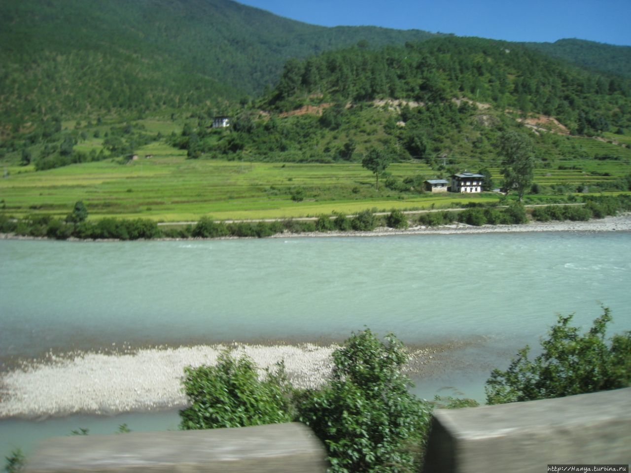 Место слияния Женской и Мужской рек Пунакха, Бутан