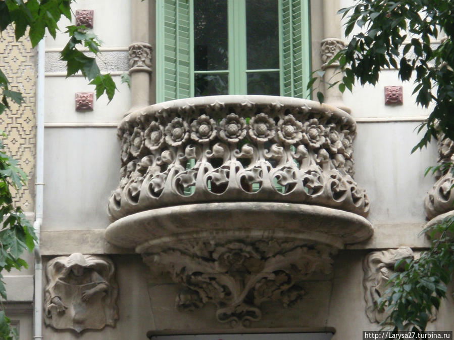 Каса Ламадрид. Carrer de Girona, архитектор Луис Доменек-и-Монтанер, 1902 г Барселона, Испания