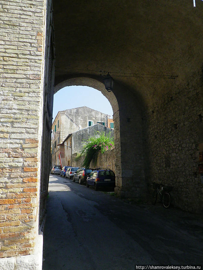 Террачина. Пешком по Аппиевой дороге Террачина, Италия