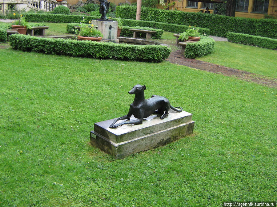 Скульптуры в парке Мюнхен, Германия