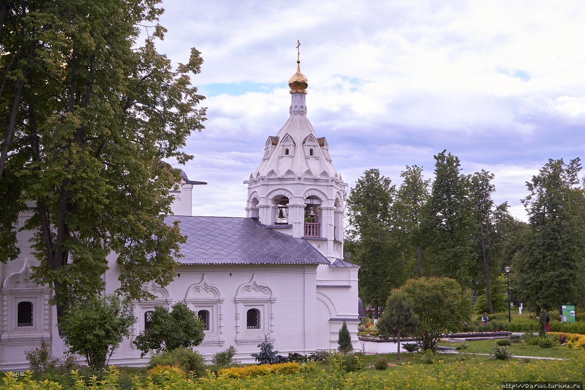 Свято-Троицкая Сергиева Лавра. Снаружи Сергиев Посад, Россия