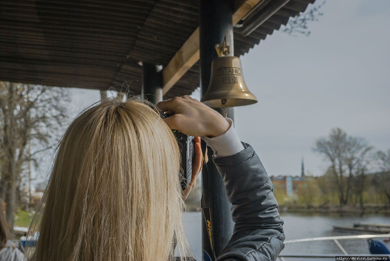 Красивые девушки, лодки, май месяц Рига, Латвия