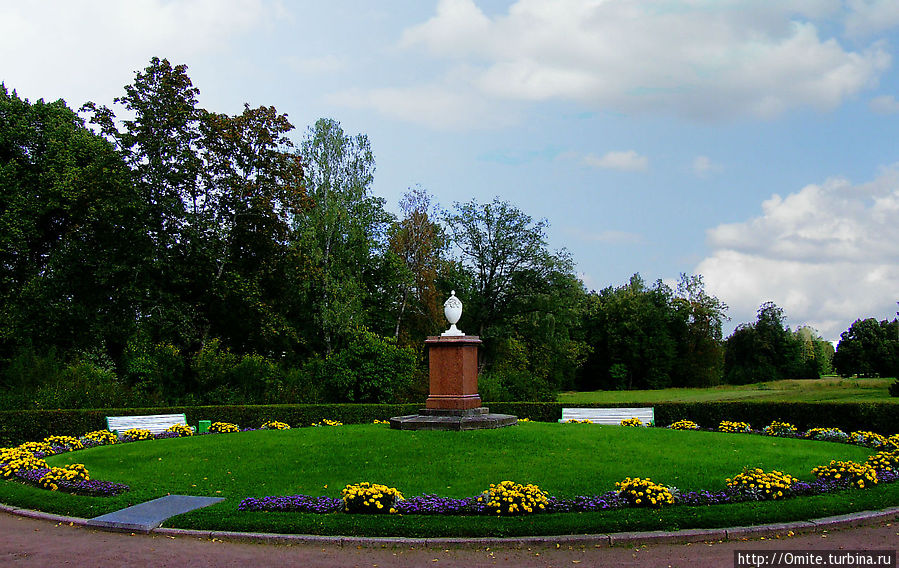 Братская могила рабочим и солдатам, погибшим в гражданскую войну. Павловск, Россия