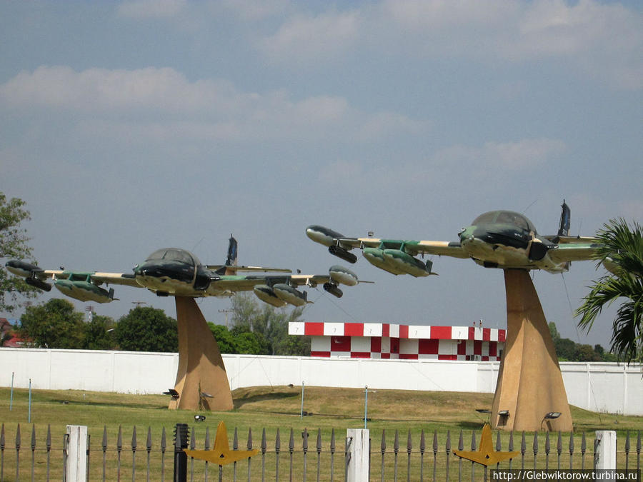 Прогулка по центру города Убон-Ратчатани, Таиланд