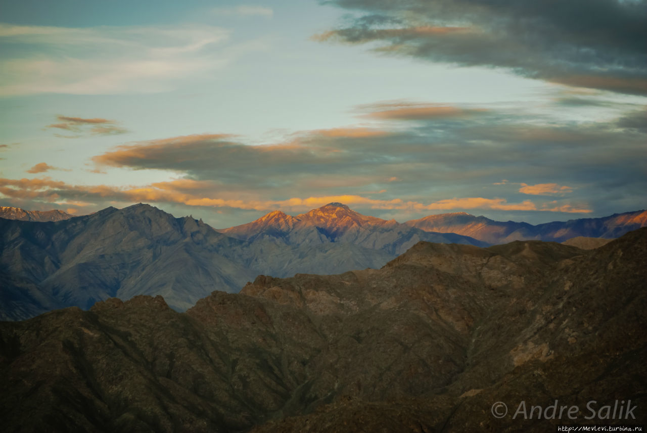 Лех на рассвете Лех, Индия