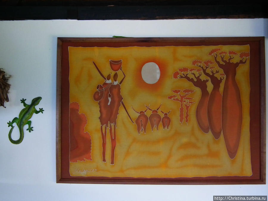 Вот еще одна картина — представительница живописи малагаси.  Не плохо, правда?   По мне так эта явно живее, чем квадрат Малевича....