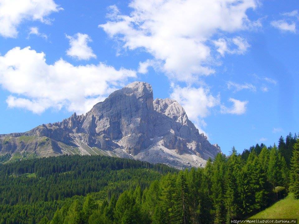 Горный перевал Пассо дэллэ Эрбэ и Сассо дэллэ Путиа Санта-Маддалена, Италия