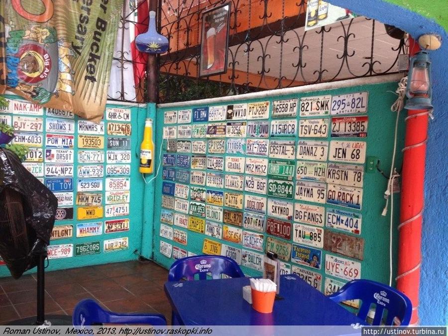 украшение бара — автомобильные номера Мексика