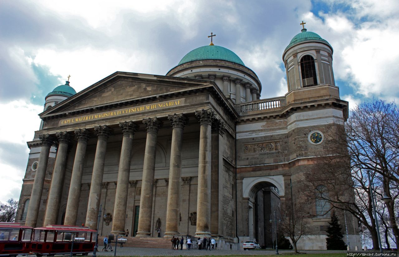 Базилика Святого Адальберта - первый и главный храм Венгрии
