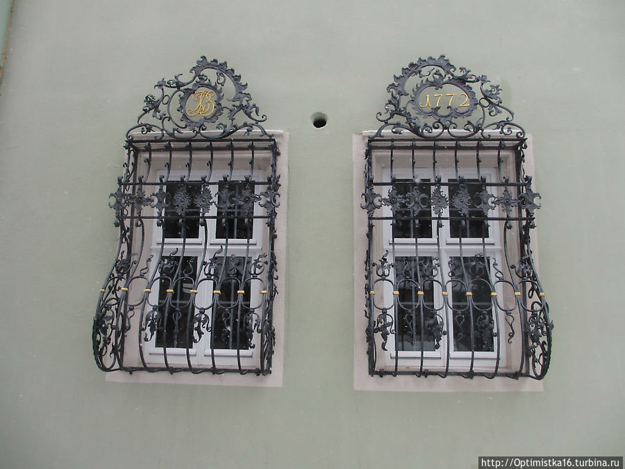 Ротенбург-на-Таубере: витрины, окна, вывески, гербы и прочее