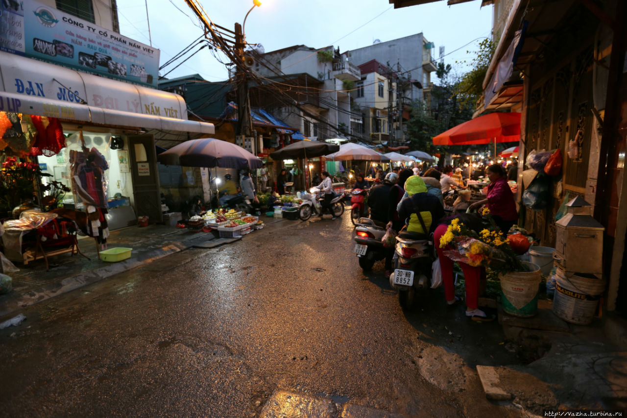 Вечерний рынок Ханой, Вьетнам