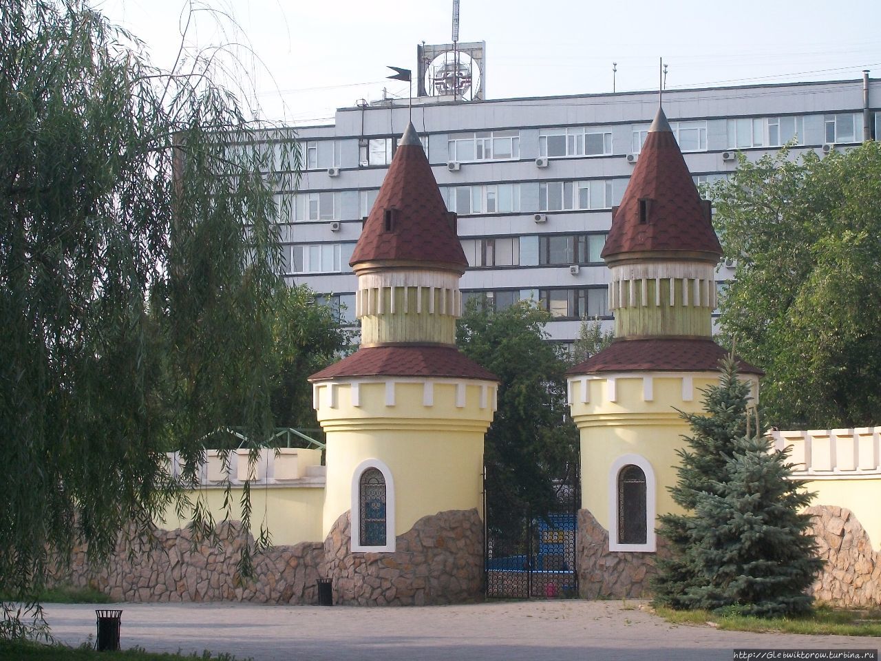 Сад имени пушкина. Парк Пушкина Челябинск. Городской сад имени Пушкина Челябинск. Горсад имени Пушкина Челябинск. Парк Пушкина Центральный вход Челябинск.