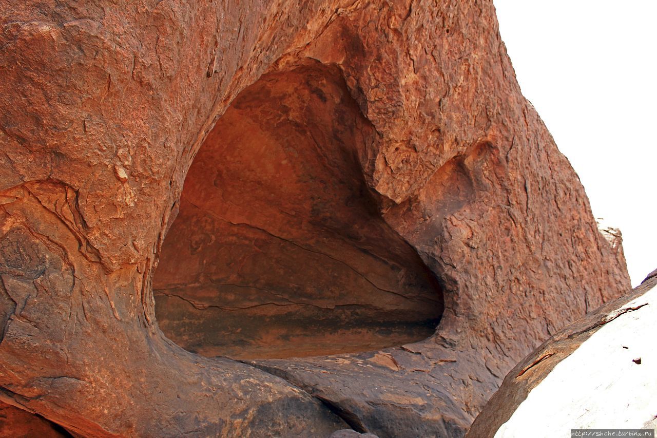 Пещера с рисунками Аргро Аргро, Мавритания