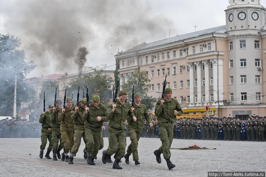 На брусчатке главной площади (Воронеж) Воронеж, Россия