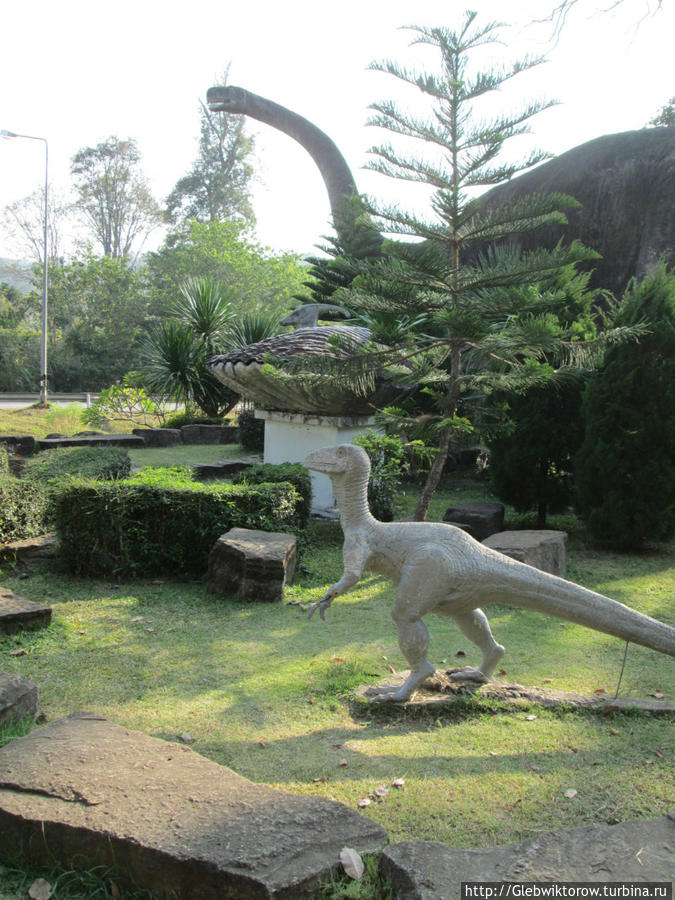 Прогулка по музею динозавров Нонг-Буа-Лам-Пху, Таиланд