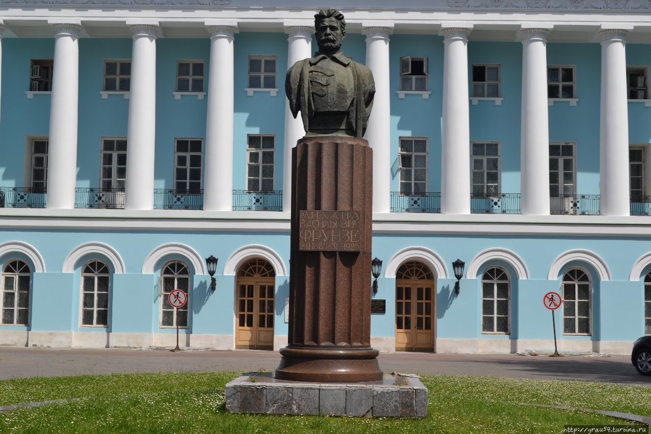 Памятник Фрунзе / Monument M.V. Frunze