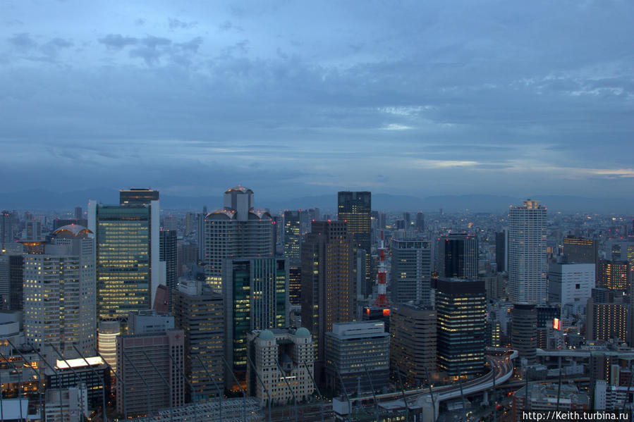 Вид с обзорной площадки Umeda Sky Building Осака, Япония