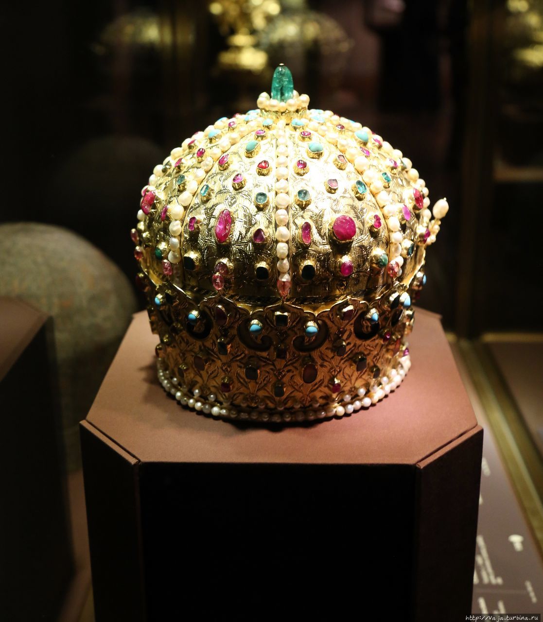 Роскошная корона Иштвана Бочкану,со множество алмазов и брилиантов,сделана по заказу султана в Персии Вена, Австрия
