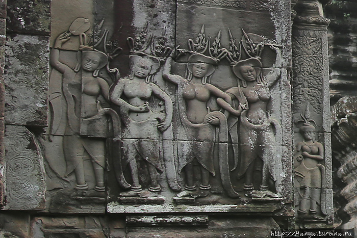 Барельефы деватов на север-восточной стене библиотеки Ангкор Вата Ангкор (столица государства кхмеров), Камбоджа