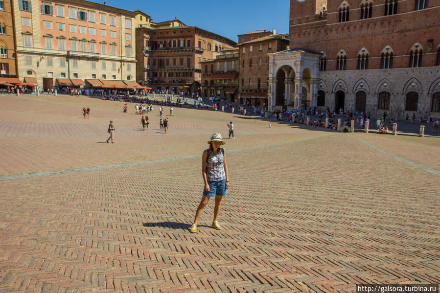 Площадь Piazza del Campo Сиена, Италия