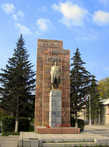 Удивительно, но этот памятник совсем не Ленину,а ЦК КПСС на ул.Комсомольской.