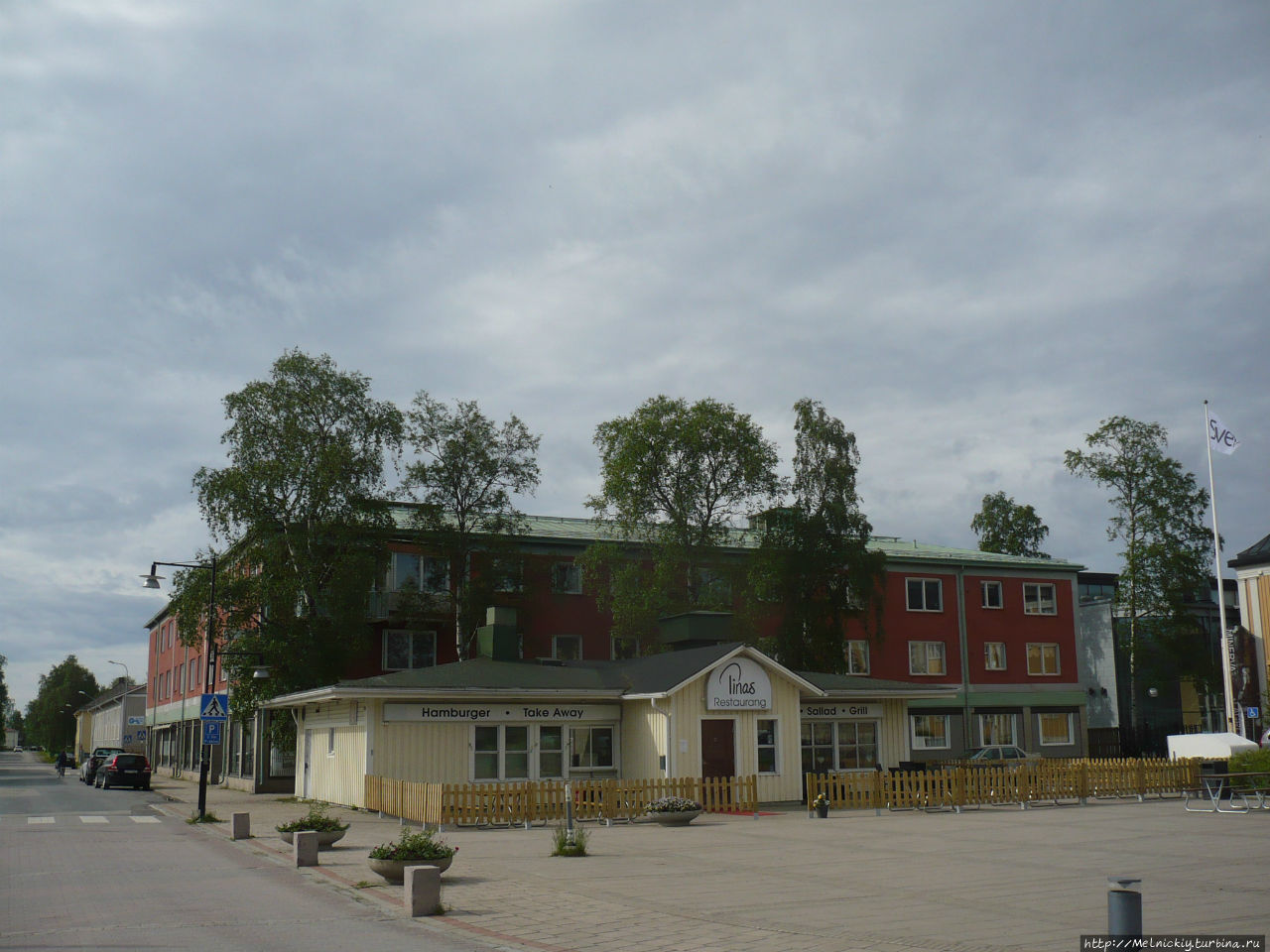 Променад по Центральной площади Хапаранда, Швеция