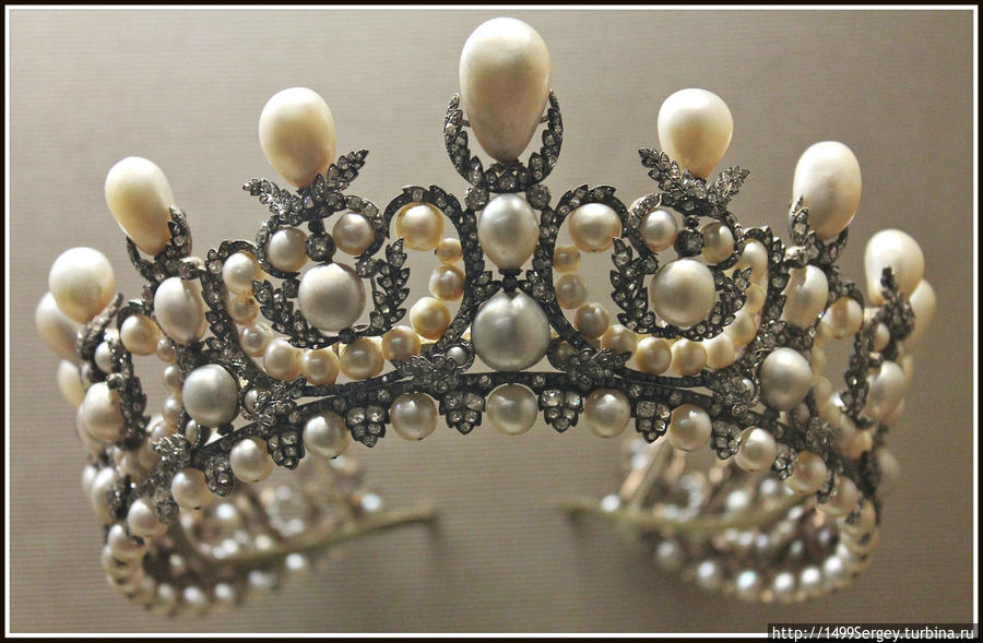 Диадема императрицы Евгении. 1998 алмазов, 212 жемчужин, серебро, частичная позолота Париж, Франция
