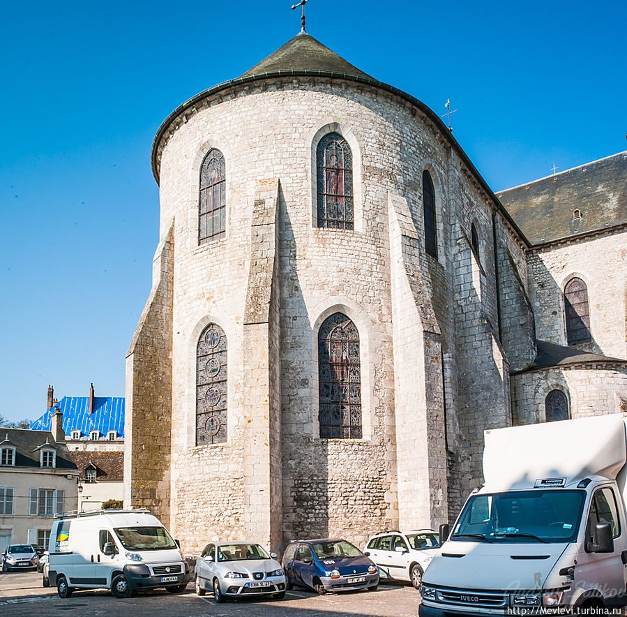В храме Соборная церковь Сен-Liphard де Мен-сюр-Луар — Луаре Орлеан, Франция