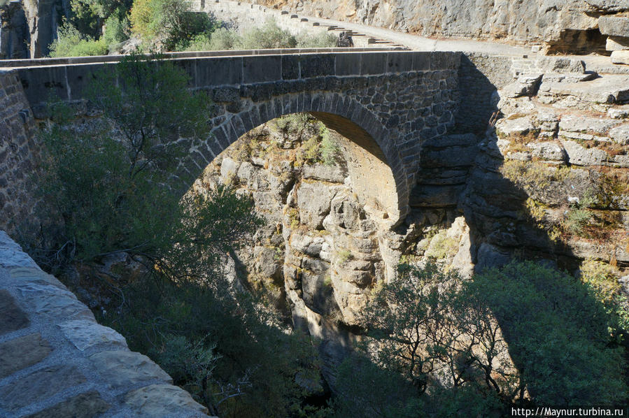 Мост    через   каньон    Кепрюлю.