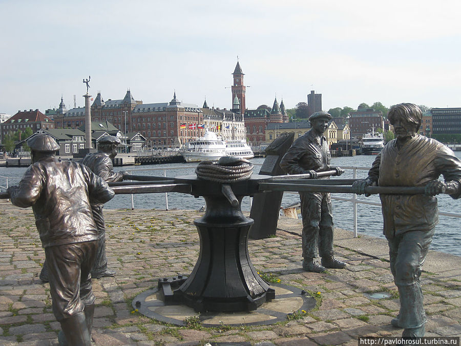 памятник морякам в порту Хельсингборг, Швеция