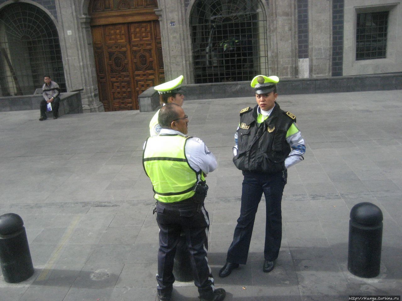 Обилие полиции на улицах Мехико
