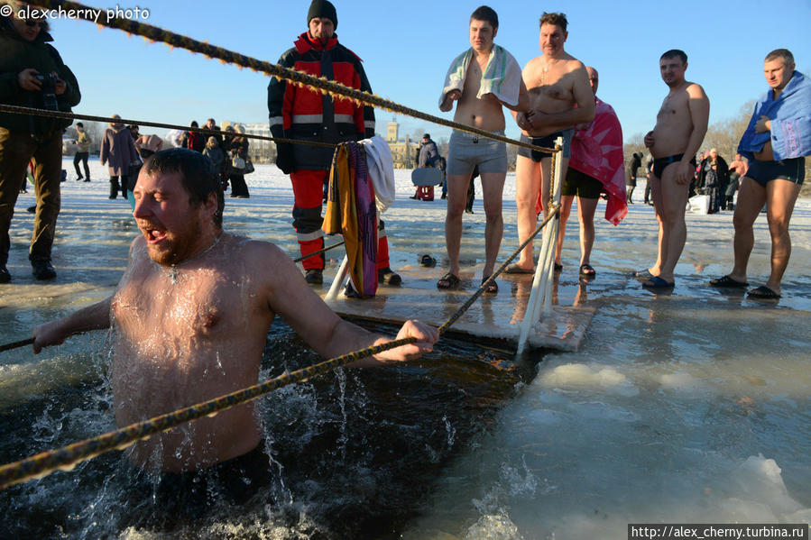 Крещенские купания в Стрельне 2014