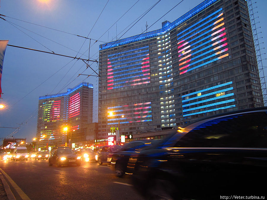 Со старого Арбата мы отправились гулять по Новому Арбату.