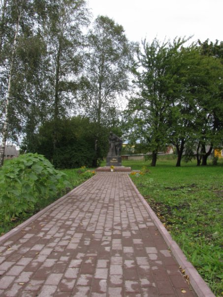 Памятник Арине Родионовне и маленькому Александру Суйда, Россия
