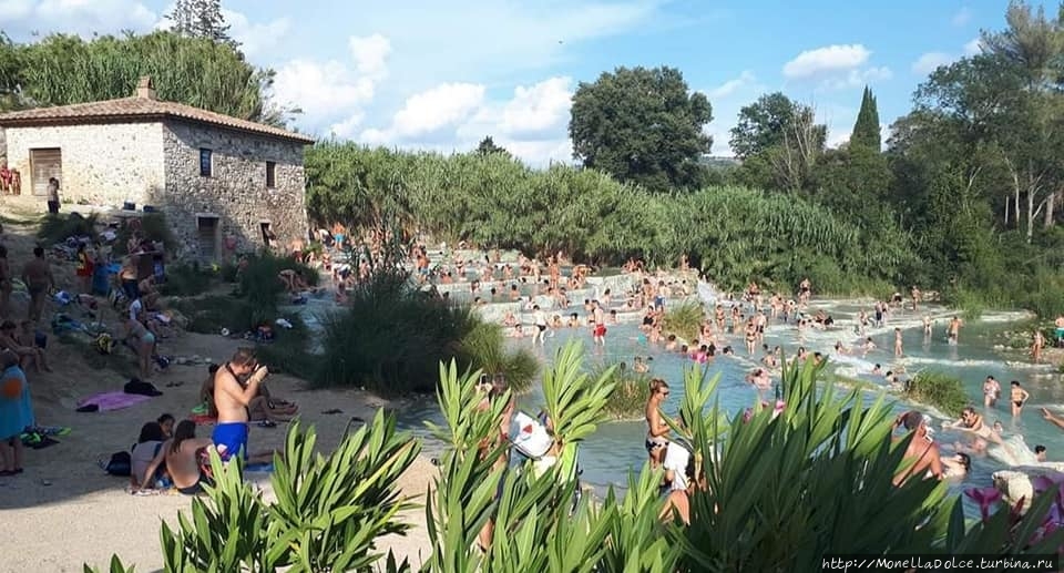 Каскады термальной воды в Saturnia  июль 2020 Сатурния, Италия