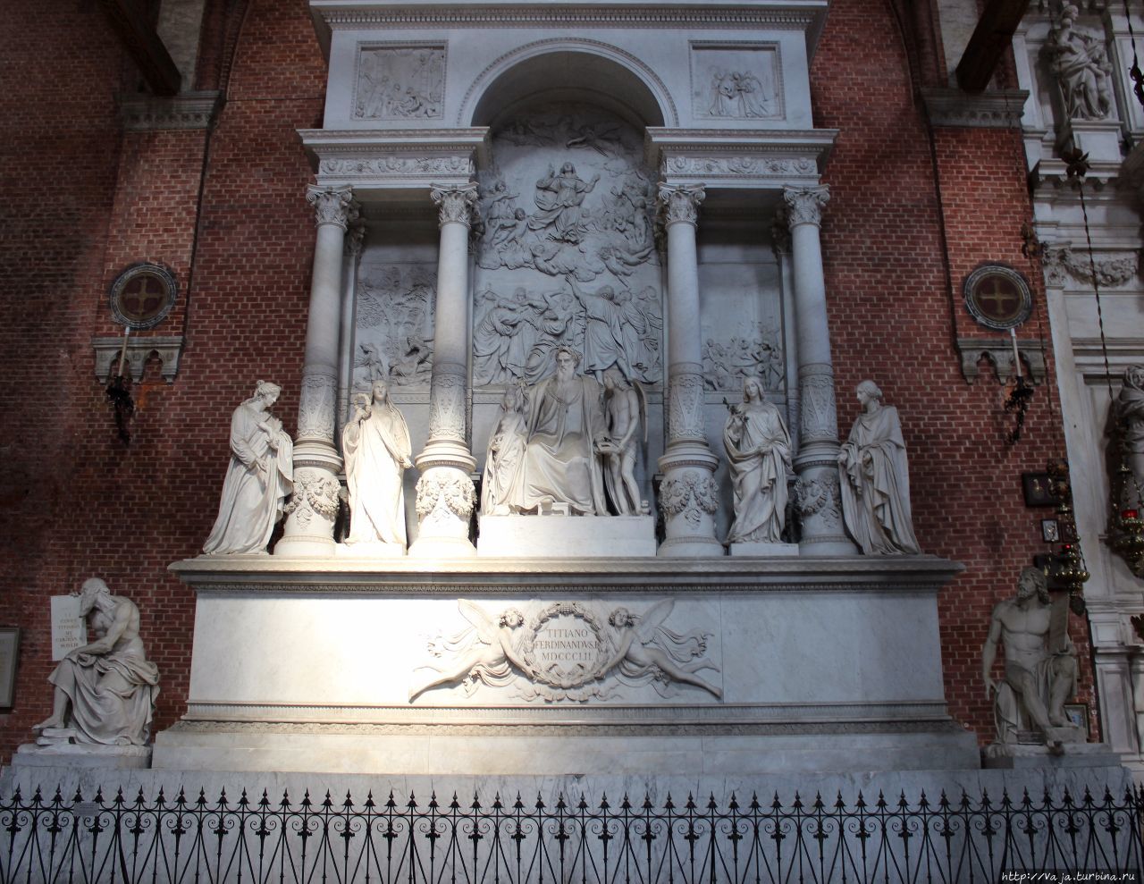 Памятник Тициану Венеция, Италия
