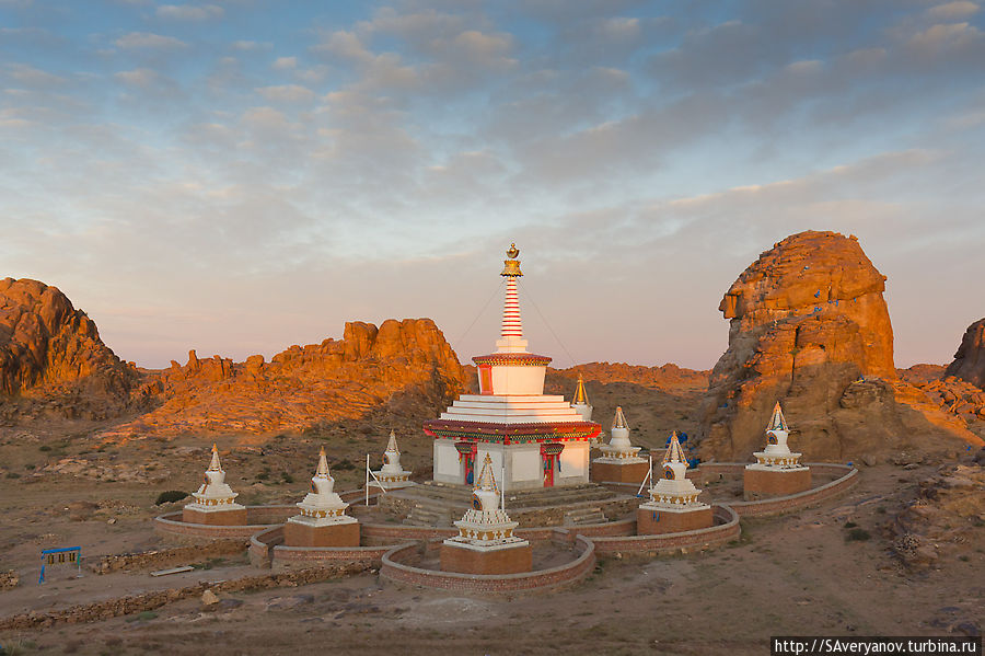 Монастырь Дэмчигийн Хийд Южно-Гобийский аймак, Монголия
