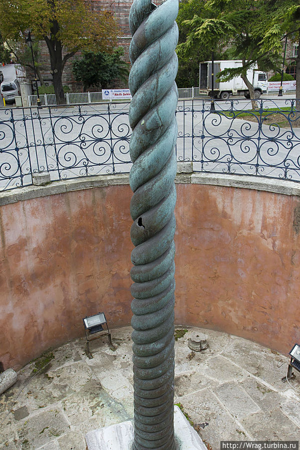 С змеиными головами было бы конечно внушительней.