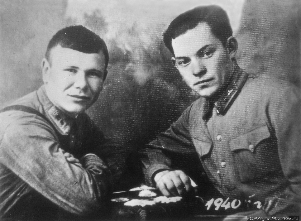 Никита Васильевич Гомоненко и Иван Тихонович Вдовенко (1940, из Интернета)