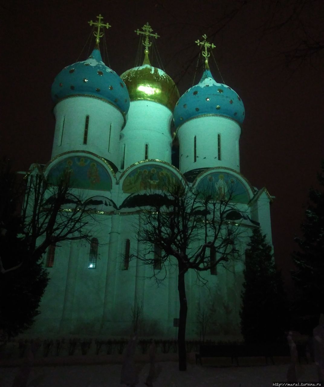 Успенский собор ночью Сергиев Посад, Россия