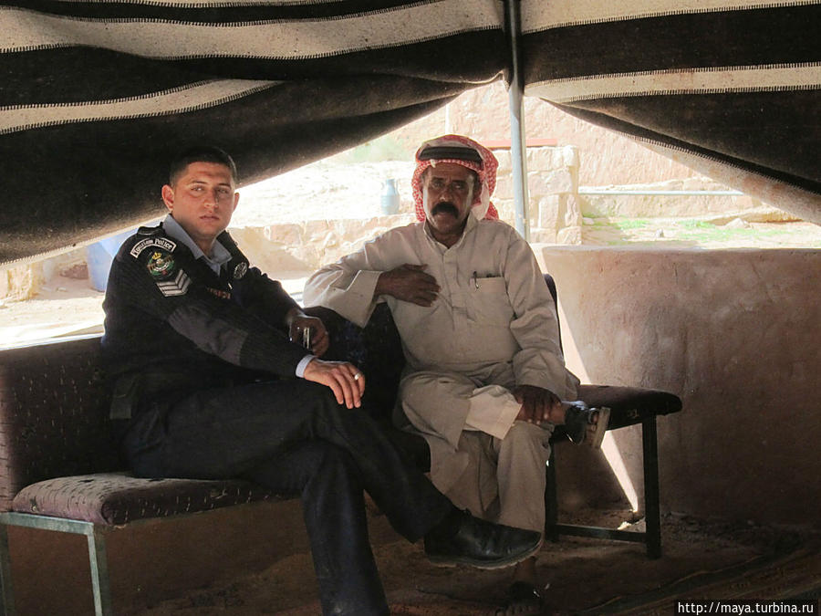наш полицейский на отдыхе Пустыня Вади Рам, Иордания