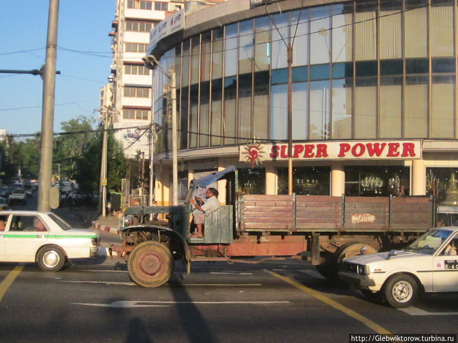 Транспорт Янгона. Грузовики Янгон, Мьянма