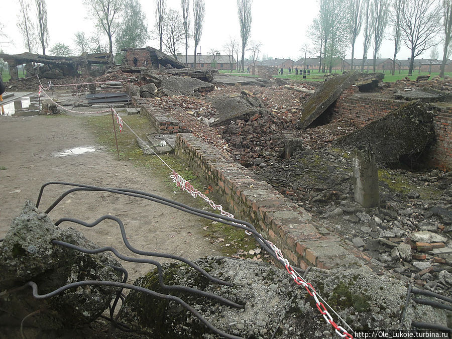 Руины одного из крематориев на территории Аушвиц-Биркенау Освенцим, Польша