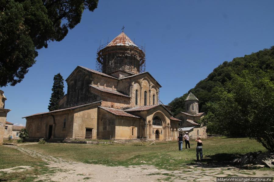 Кутаиси, 
Гелатский монастырь Грузия