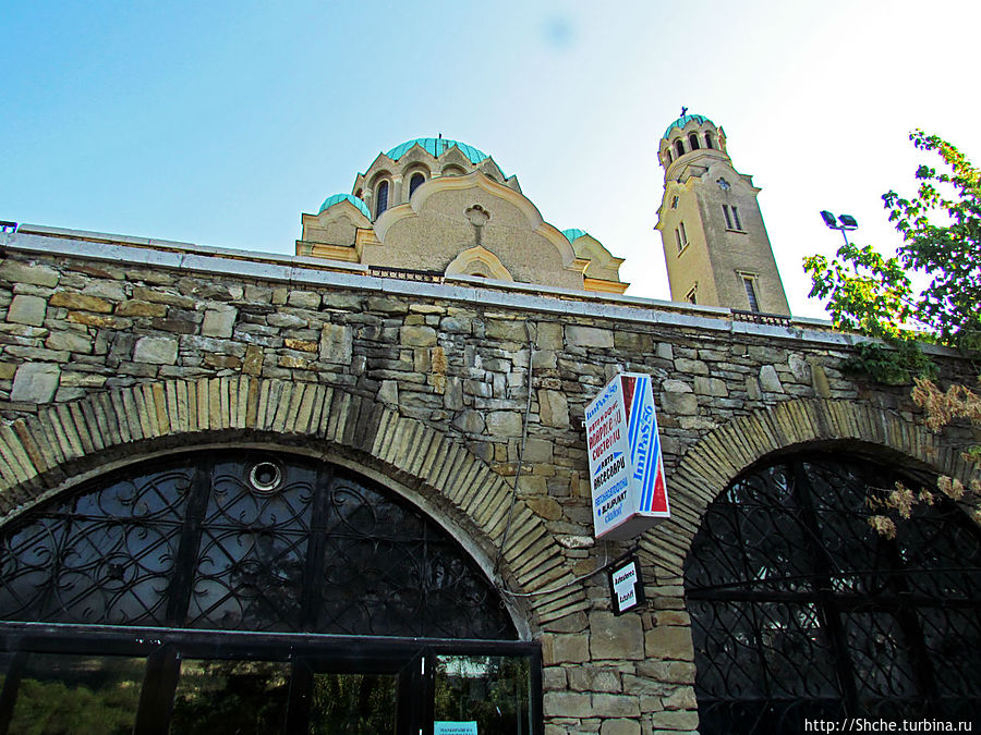 вот с этой террасы русские туристы смотрели Аудио-визуальное шоу 