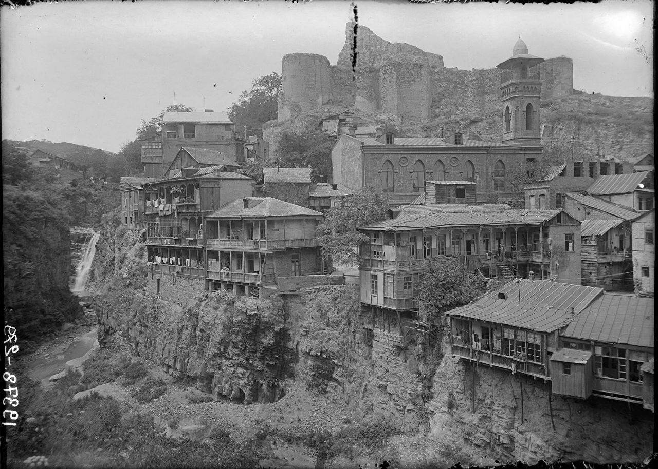 Тбилисские серные бани, горячие источники и водопад Тбилиси, Грузия