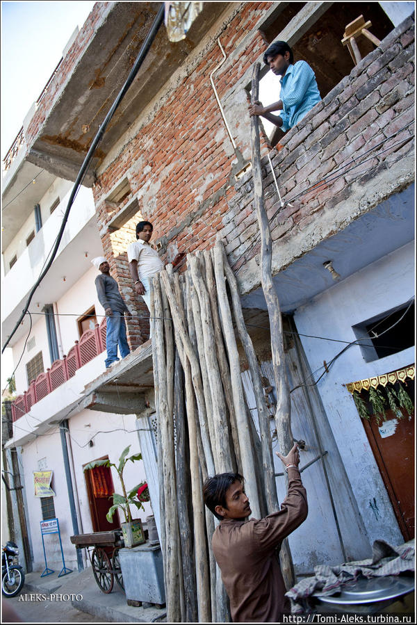 Рабочие строят дом... Джайпур, Индия