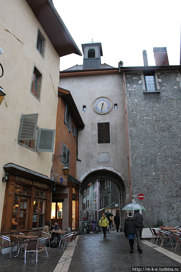 Средневековые ворота Анси, Франция
