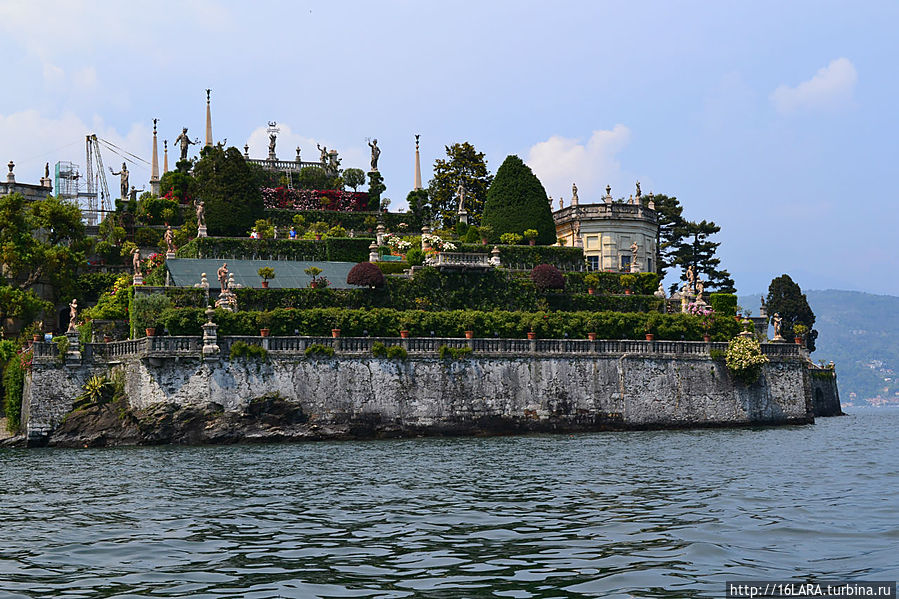 Посещение островов возможно только с разрешения и доброй воли семьи Борромео – по сей день владеющих ими.