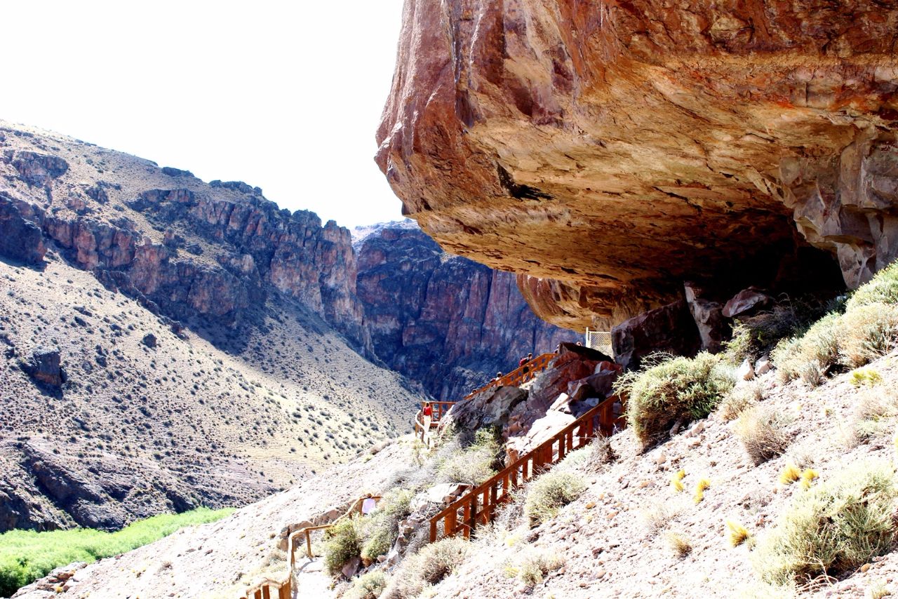 Древнейший археологический памятник в красивом каньоне